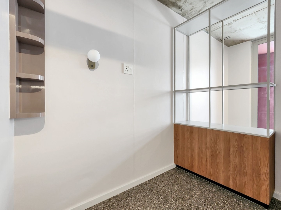 1 Bedroom Property for Sale in Sea Point Western Cape